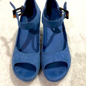 Johnston Murphy Blue suede sandals